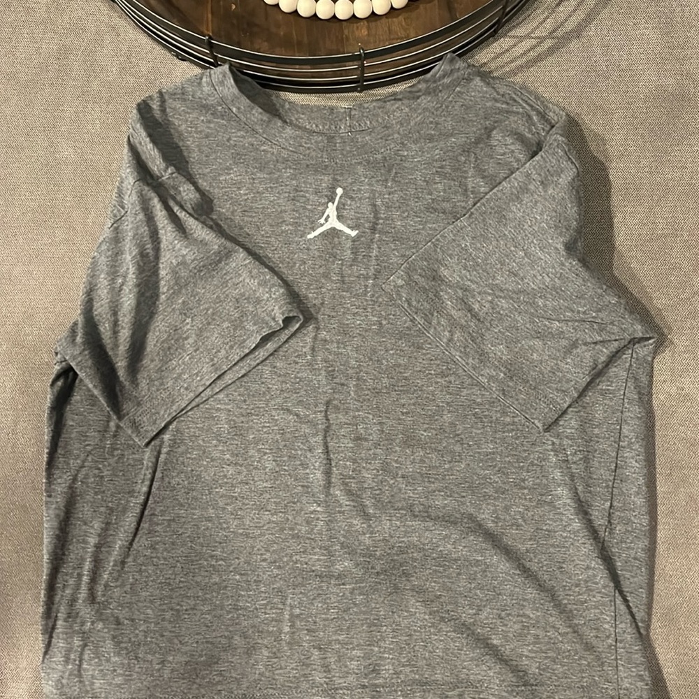 Jordan Gray T-shirt Size: large (youth)12-13 years old